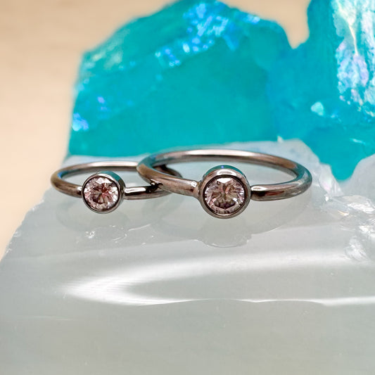 Side Set Fixed Gem Ring