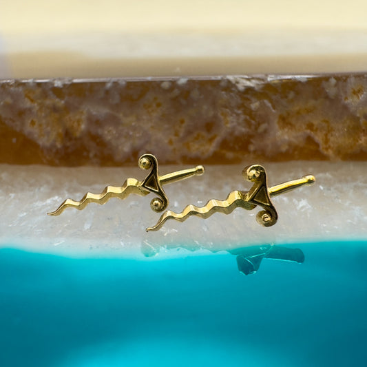 18K Wavy Dagger